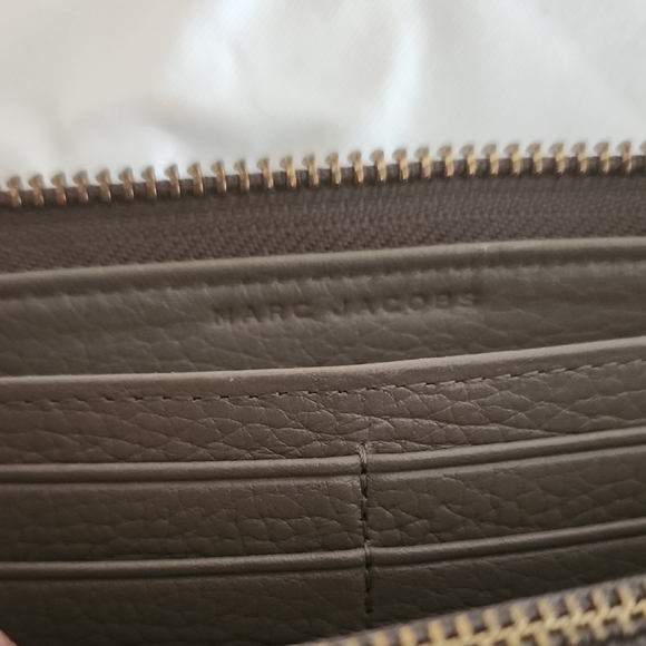 Marc Jacobs Gray Leather Wallet - Picture 5 of 16